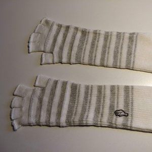 vintage y2k NWOT Roots knit fingerless gloves